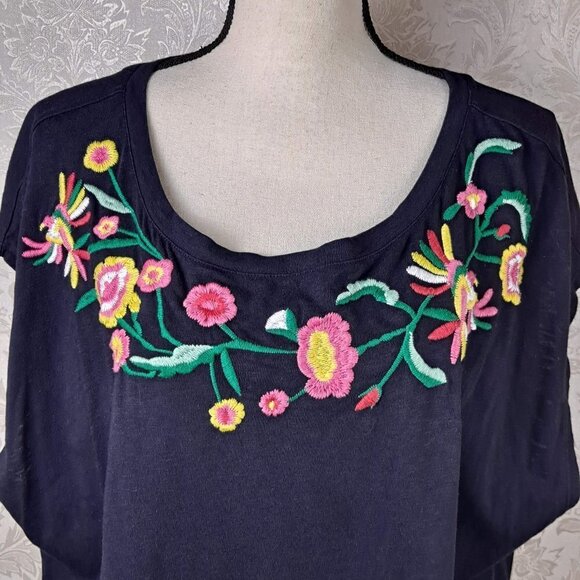 Talbots Plus Size 2X Short Sleeve Shirt Navy with Colorful Embroidered Flowers - Picture 2 of 10